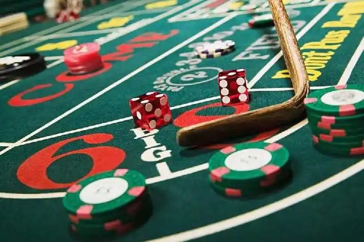 Filipino player spinning online slots on jlss app using a smartphone